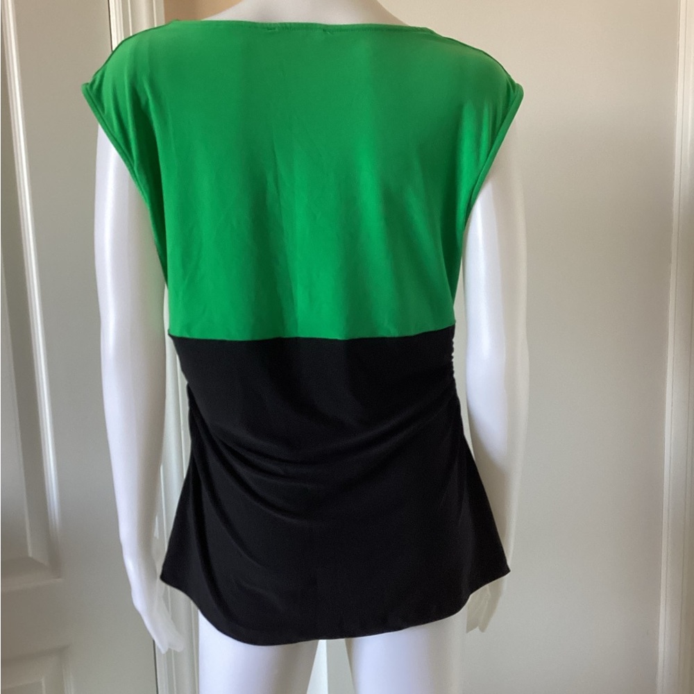 Chaus blouse. - Picture 2 of 6